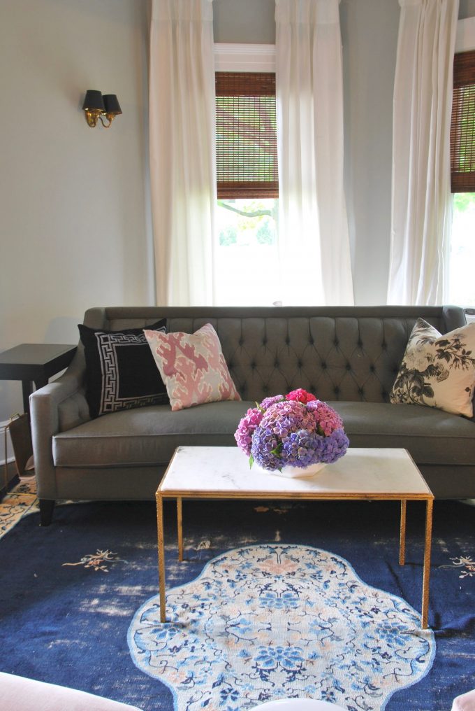 how-to-arrange-pillows-on-a-sofa