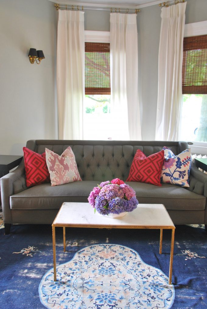 how-to-arrange-pillows-on-a-sofa