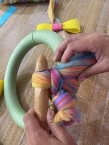 steps-for-how-to-make-a-diy-yarn-wreath