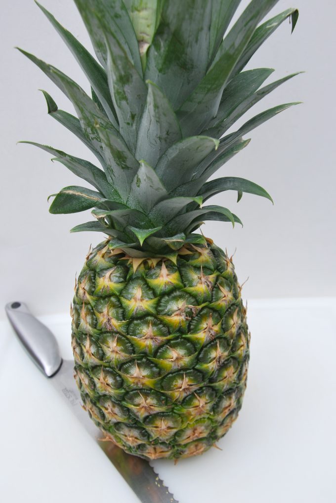 HOW TO TURN A PINEAPPLE INTO A VASE