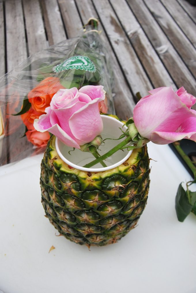 easy diy pineapple vase for floral arrangement