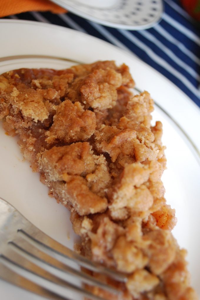 apple pie with crumb topping