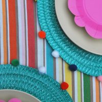 DIY POM POM PLACEMATS