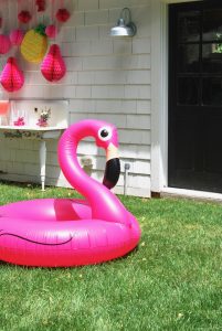 outdoor party decor with flamingos