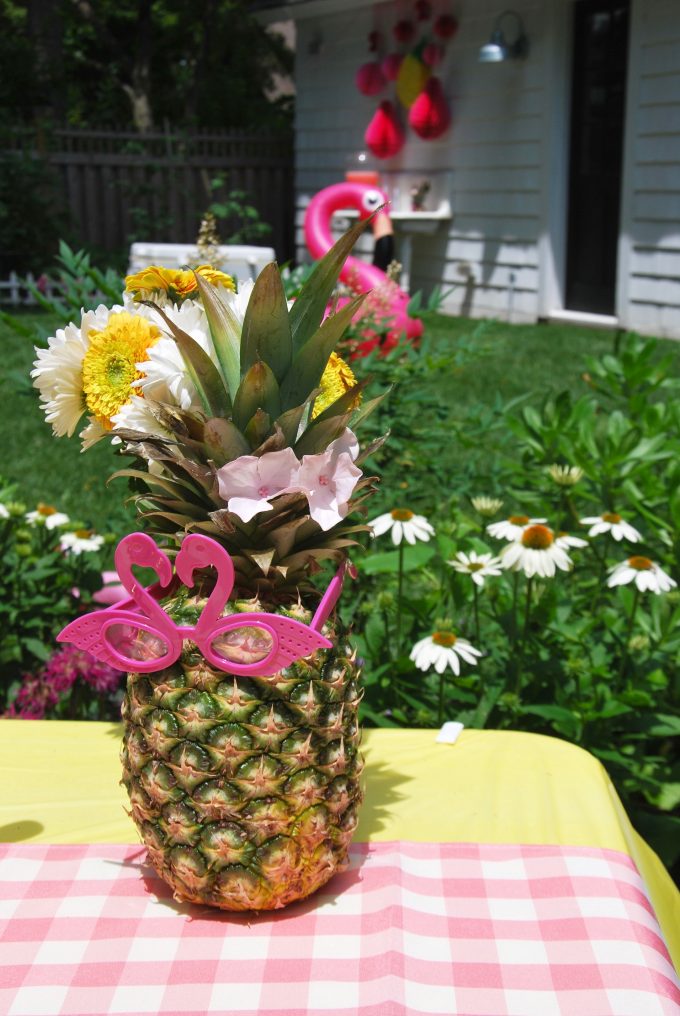 pineapple party decor