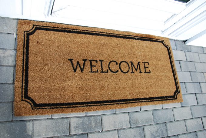 scalloped frame welcome mat