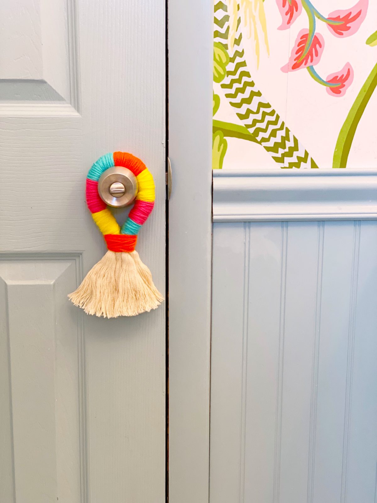 diy-colorful-door-knob-tassel