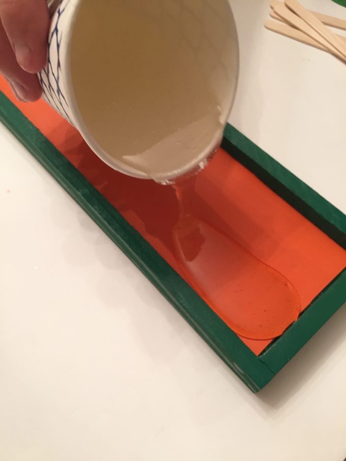 pour on acrylic tray