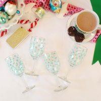 DIY POLKA DOT WINE GLASSES