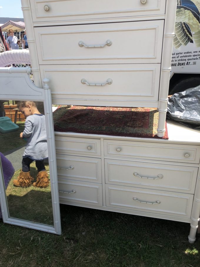 how to find furniture at flea market