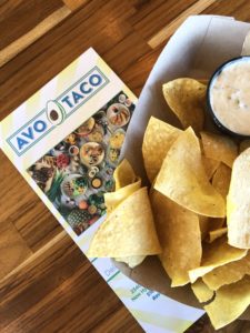 avo-taco-chips-and-quese