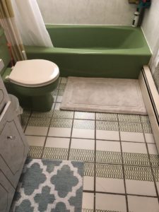 green-retro-bathroom-before-photo