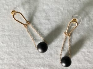 GOLD-AND-BLACK-MINIMAL-EARRINGS