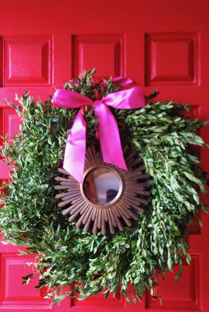 easy-boxwood-wreath-with-mirror