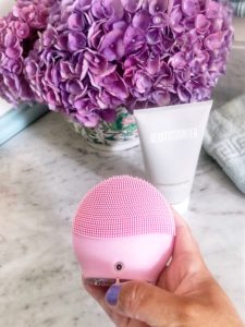 pink-silicone-vibrating-facial-brush
