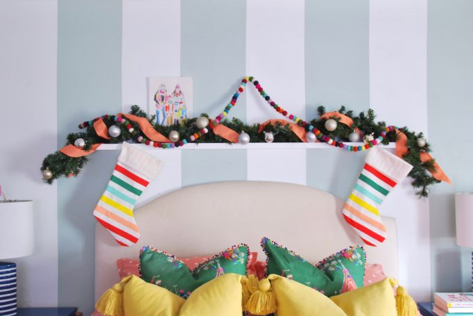 colorful-christmas-bedroom