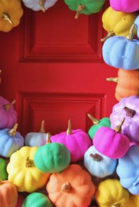 diy-rainbow-mini-pumpkin-wreath-close-up