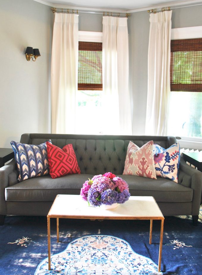how-to-style-a-sofa-with-accent-pillows
