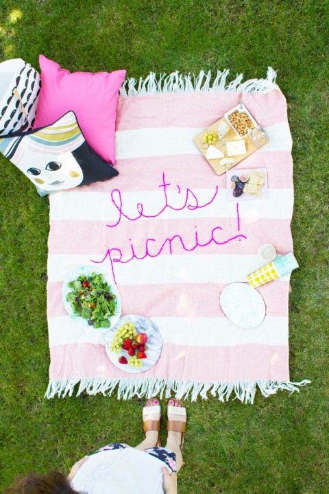 diy-giant-embroidery-picnic-blanket1-800x1200