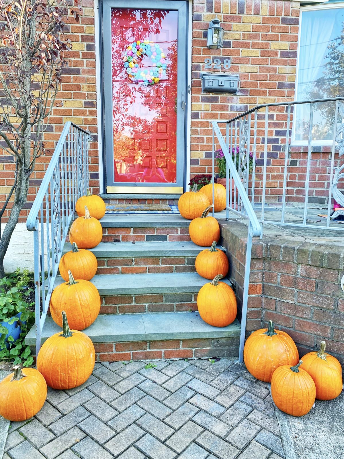 pumpkin-porch-display