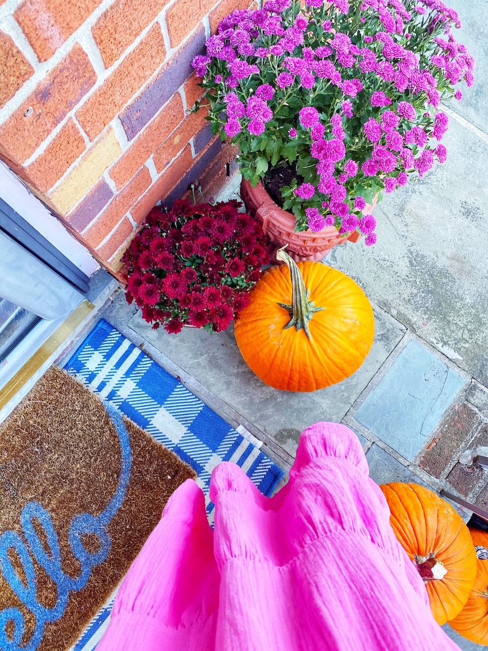 front-door-with-mums-pumpkin