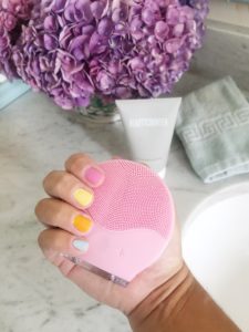 pink-silicone-facial-vibrating-brush