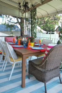 outdoor-dining-area-colorful