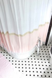 pink-black-white-gold-bathroom