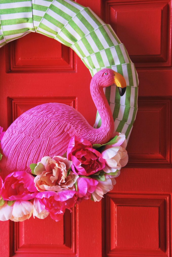 diy-summer-pink-flamingo-wreath