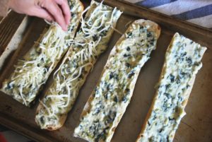 cheesy-spinach-and-artichoke-bread