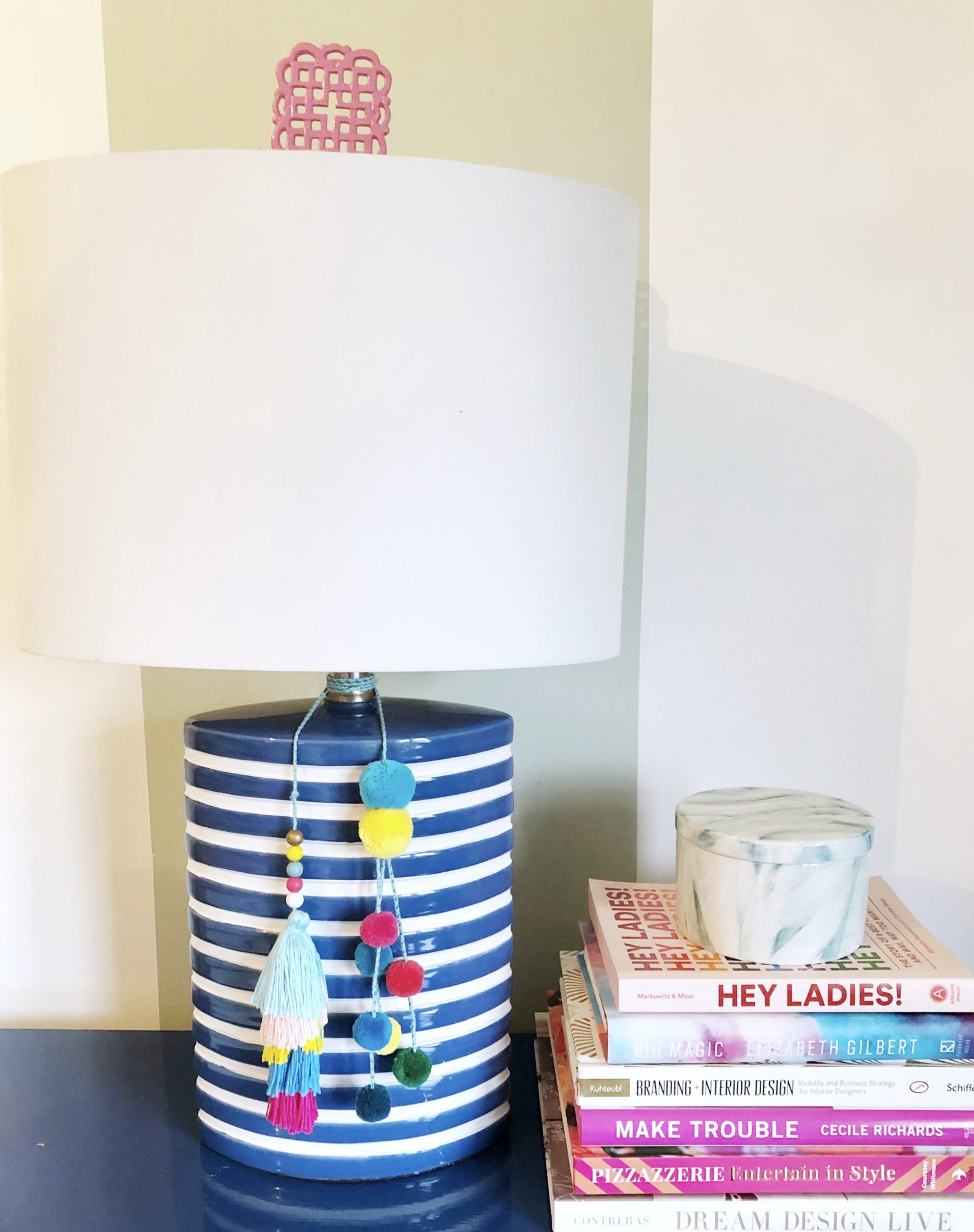 HOW-TO-DECORATE-A-LAMP-WITH-TASSELS