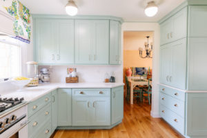 kitchen-reveal-featuring-diamond-line-masterbrand-kitchen-cabinets