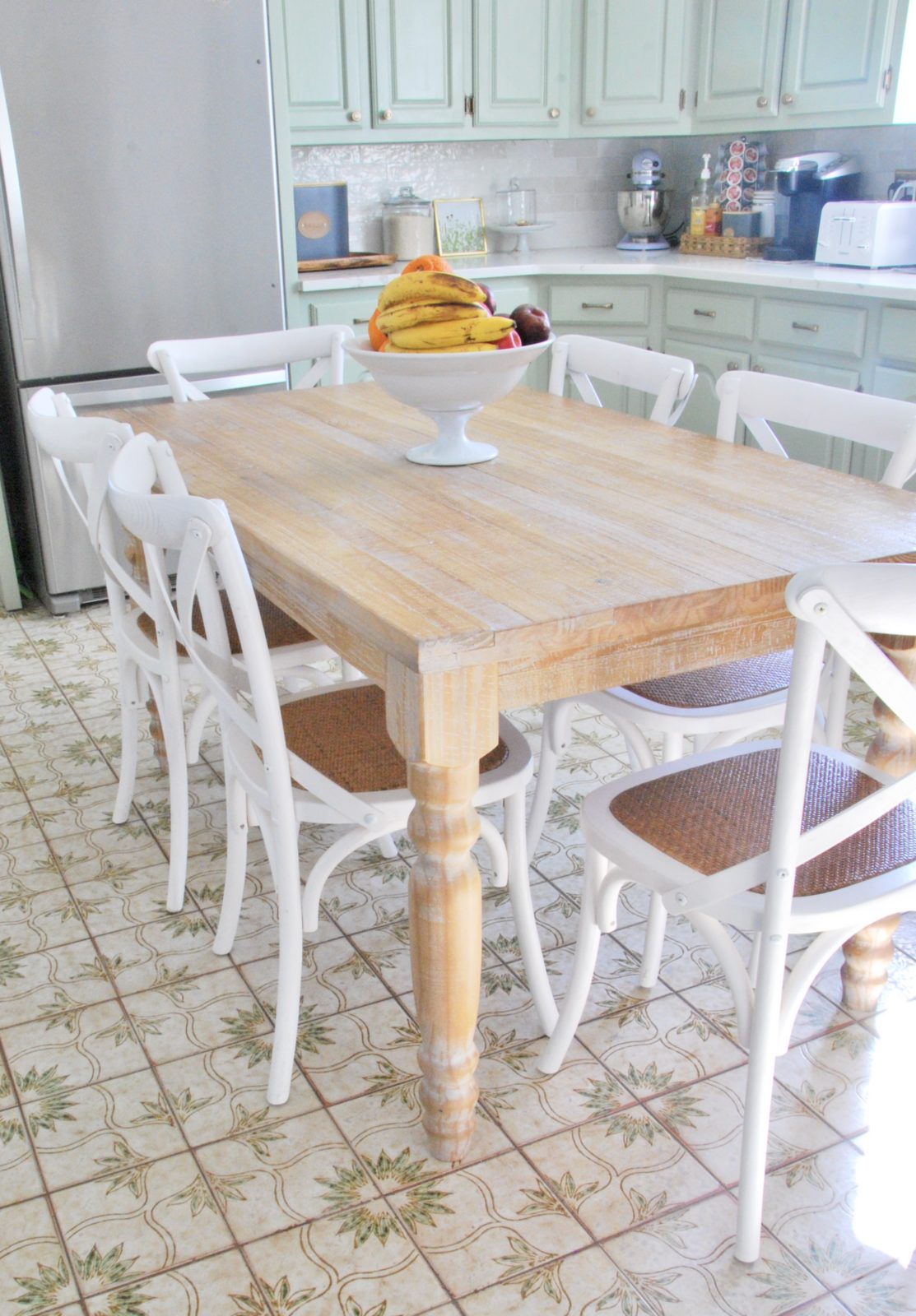 eat-in-kitchen-dining-table-and-chairs